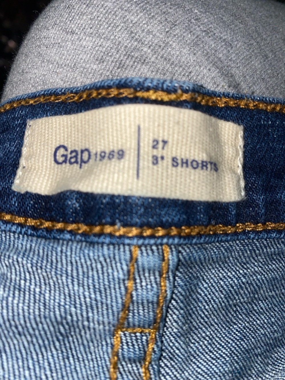 🛍️GAP 3” denim jean shorts! - Picture 6 of 9